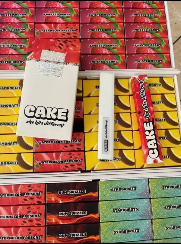 Twisted berry cake disposable